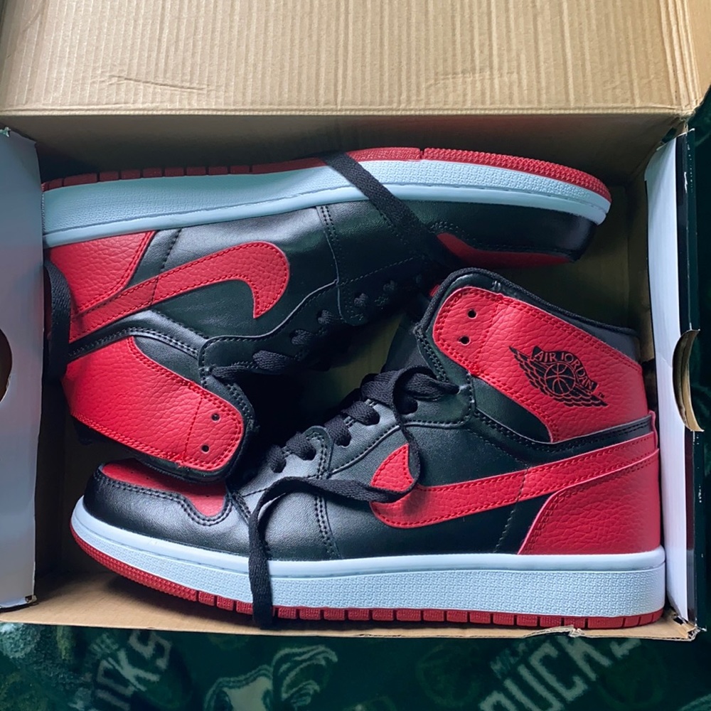 Jordan 1 high OG Banned 2016